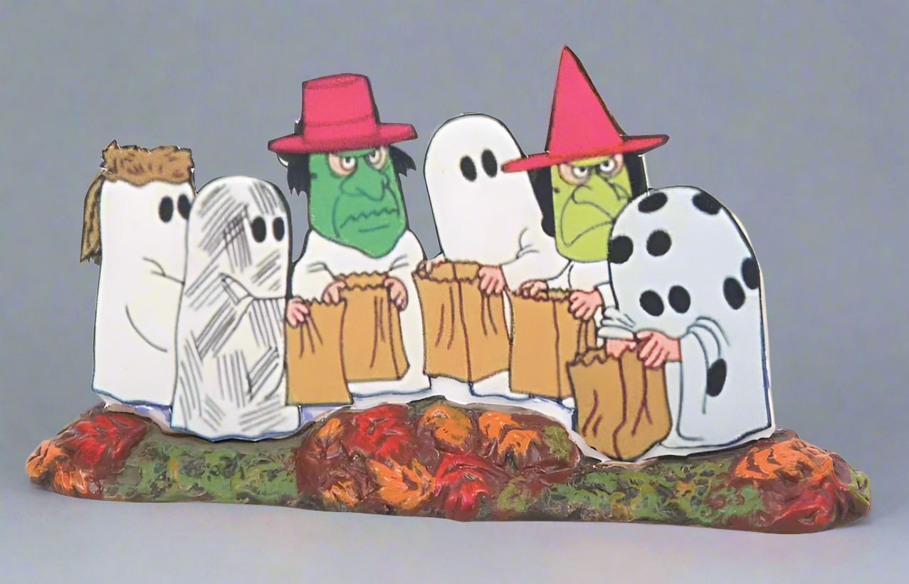 Department 56. TRICK OR TREAT LANE WITH PEANUTS Set of 4. Halloween Village Building and Accessories, 6007640